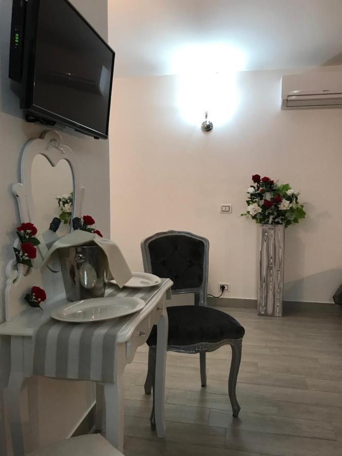 Le Rose Bed and Breakfast Nettuno Exteriör bild