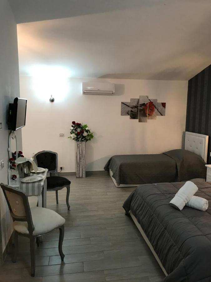 Le Rose Bed and Breakfast Nettuno Exteriör bild